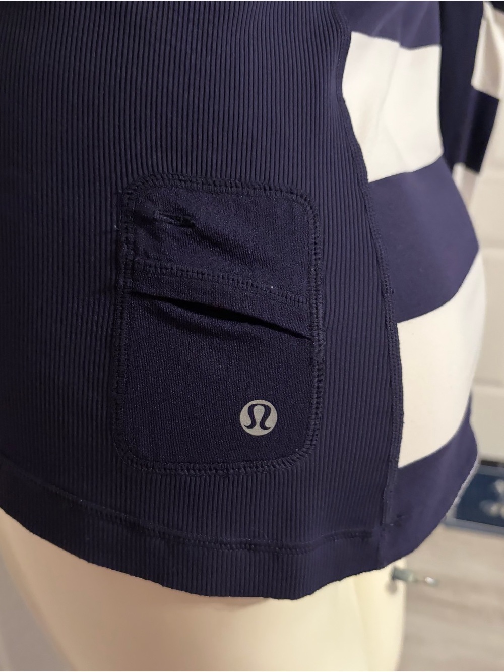 Size 4 lululemon athletica Striped 1/4-Zip Long Sleeve Reversible Top - Picture 2 of 8